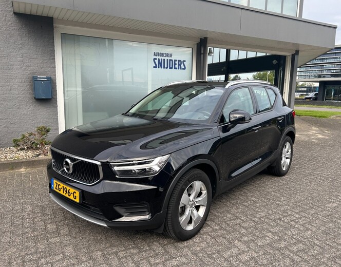 VOLVO XC40 2.0 T4 MOMENTUM PRO GEARTRONIC