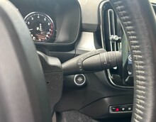 VOLVO XC40 2.0 T4 MOMENTUM PRO GEARTRONIC