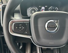VOLVO XC40 2.0 T4 MOMENTUM PRO GEARTRONIC