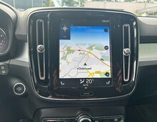 VOLVO XC40 2.0 T4 MOMENTUM PRO GEARTRONIC