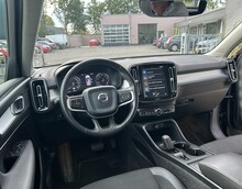 VOLVO XC40 2.0 T4 MOMENTUM PRO GEARTRONIC
