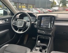 VOLVO XC40 2.0 T4 MOMENTUM PRO GEARTRONIC