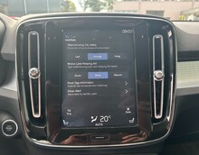 VOLVO XC40 2.0 T4 MOMENTUM PRO GEARTRONIC