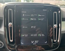 VOLVO XC40 2.0 T4 MOMENTUM PRO GEARTRONIC