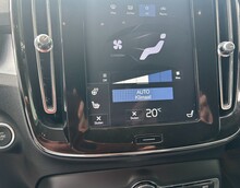 VOLVO XC40 2.0 T4 MOMENTUM PRO GEARTRONIC