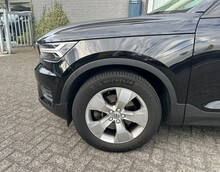 VOLVO XC40 2.0 T4 MOMENTUM PRO GEARTRONIC
