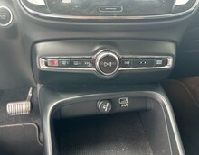 VOLVO XC40 2.0 T4 MOMENTUM PRO GEARTRONIC