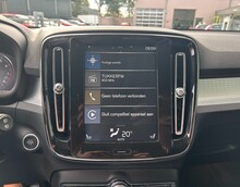 VOLVO XC40 2.0 T4 MOMENTUM PRO GEARTRONIC