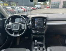 VOLVO XC40 2.0 T4 MOMENTUM PRO GEARTRONIC