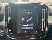 VOLVO XC40 2.0 T4 MOMENTUM PRO GEARTRONIC