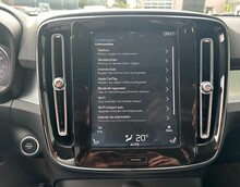 VOLVO XC40 2.0 T4 MOMENTUM PRO GEARTRONIC