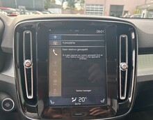 VOLVO XC40 2.0 T4 MOMENTUM PRO GEARTRONIC