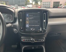 VOLVO XC40 2.0 T4 MOMENTUM PRO GEARTRONIC